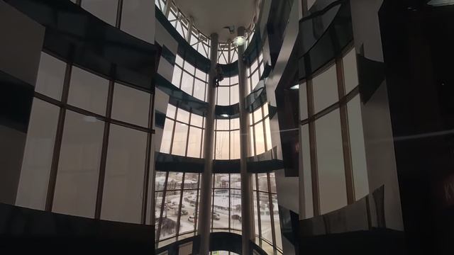 Альпинисты вешают гирлянды смотреть онлайн