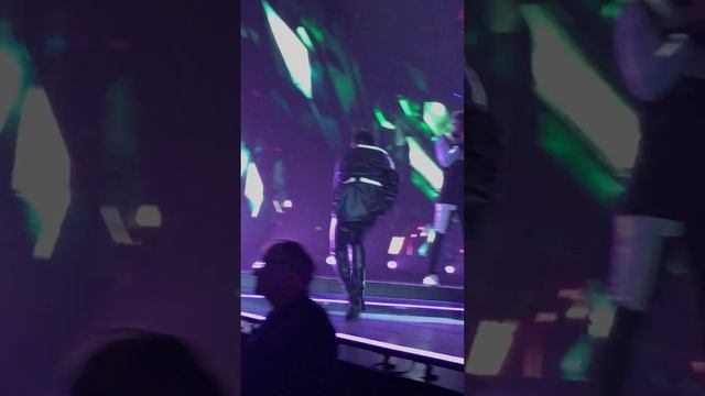 Aha! by Pentatonix Las Vegas 2019 (VERTICAL VIEW) смотреть онлайн