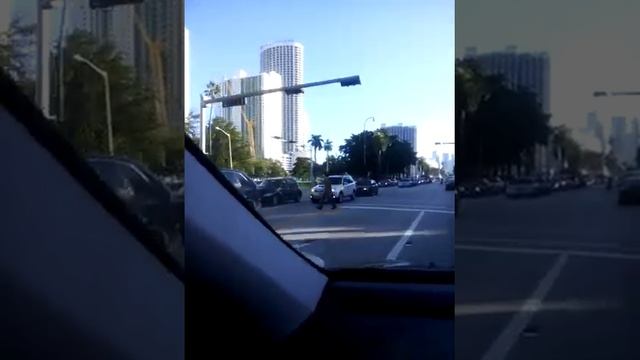 Driving South on Biscayne Blvd to the Opera Tower смотреть онлайн