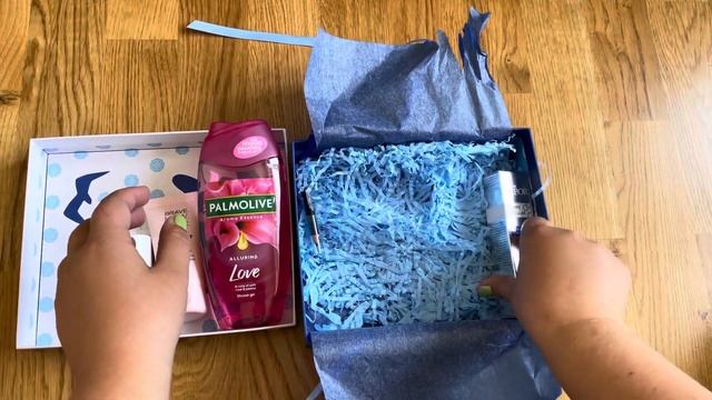 Glossybox June month 2023 смотреть онлайн