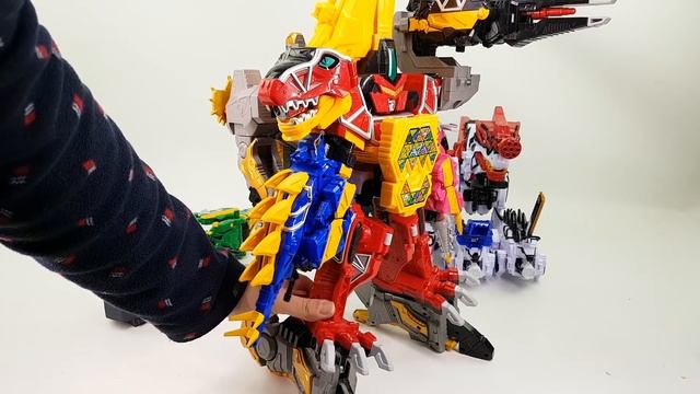 PowerRangers DinoForce BraveGigantTyrannoKing VS DinoCharges DX GigantTyrannoKing Transformation