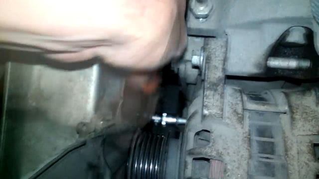 Renault Sandero - Замена генератора Bosch смотреть онлайн