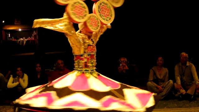 Whirling Dancing Man at Dubai Desert Safari, UAE смотреть онлайн