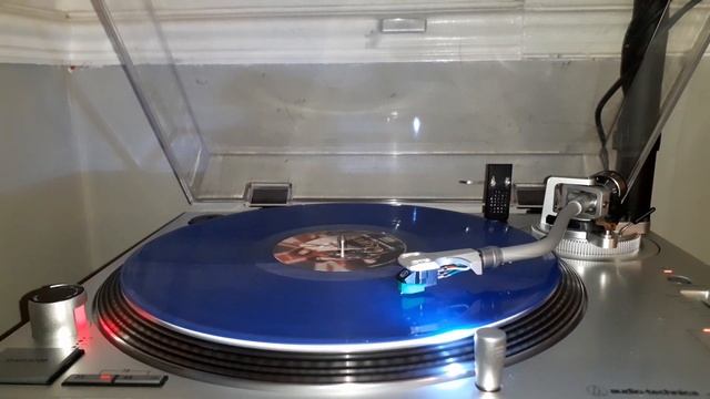 Queen - Tie Your Mother Down - Live At The Summit Houston 1977 (Vinyl LP) смотреть онлайн