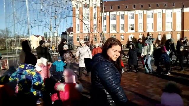 ХОРОВОД ВОЗЛЕ ЁЛОЧКИ. смотреть онлайн