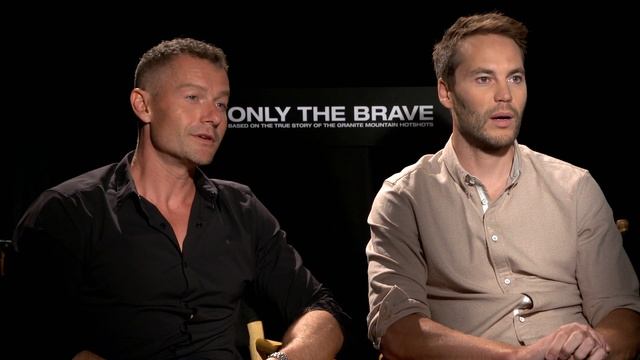 James Badge Dale & Taylor Kitsch On Training For ONLY THE BRAVE смотреть онлайн