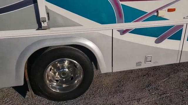 1999 Winnebago Brave 32T смотреть онлайн