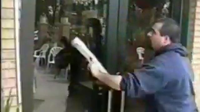 Watch and Learn - Window Cleaning- Two ways to Clean Doors смотреть онлайн