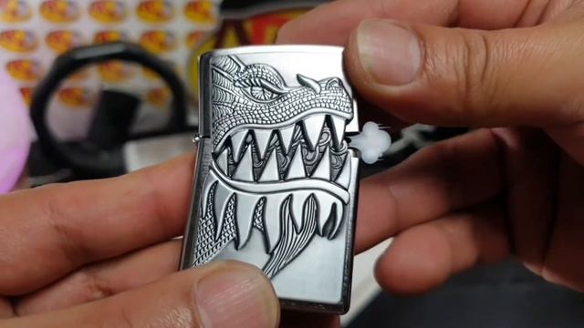 Zippo FIRE BREATHING DRAGON (28969) | Brushed Chrome Surprise Open | Zippo Regular Emblem | ARCz-92 смотреть онлайн