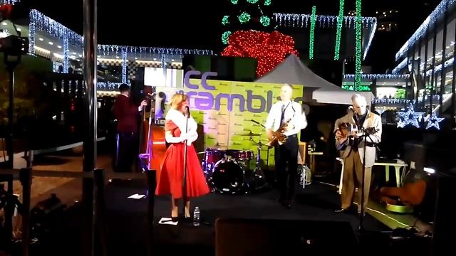 Christmas Big Bang Vintage Market Brave Missy and The Cavaliers смотреть онлайн