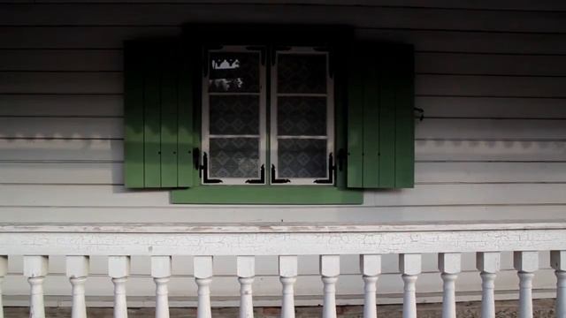 714 Green windows and white walls смотреть онлайн