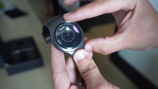 Samsung Gear S2 Hands-on: The Android Wear Alternative смотреть онлайн