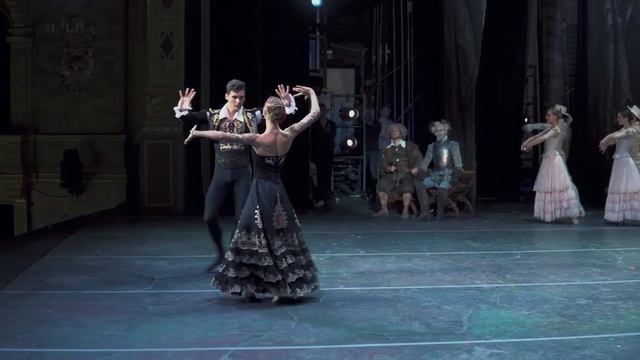 OperaCafé 20230423 - Benedict Cumberbatch az OPERÁ-ban смотреть онлайн