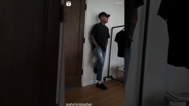 Vintage fade & Distressed pocket tee, 501 vintage Levi’s, Doc loafers , Celine cap, Raybans смотреть онлайн