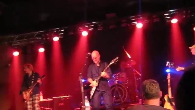 Wishbone Ash - Throw Down The Sword - 08-01-2011 смотреть онлайн