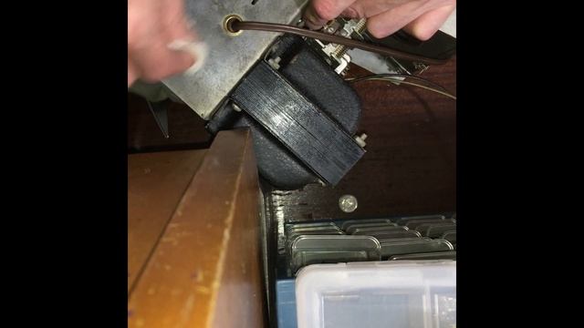 Testing out Autosol metal polish on Antique radio chassis. смотреть онлайн