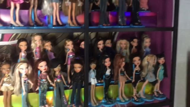 Doll room vlog!! :D my new Bratz and Rainbow High doll shelves смотреть онлайн