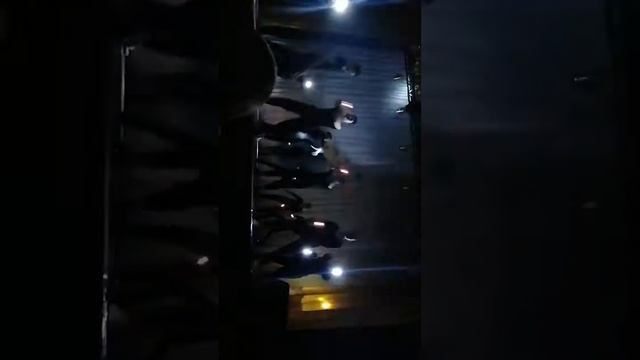 Танец, фонарики в клубе, Д/К смотреть онлайн