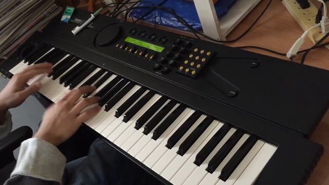 小室哲哉さんのOpera Nightのシンセベースを弾く смотреть онлайн