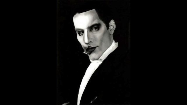 Freddie Mercury sings "The Phantom of the Opera" (full version) смотреть онлайн