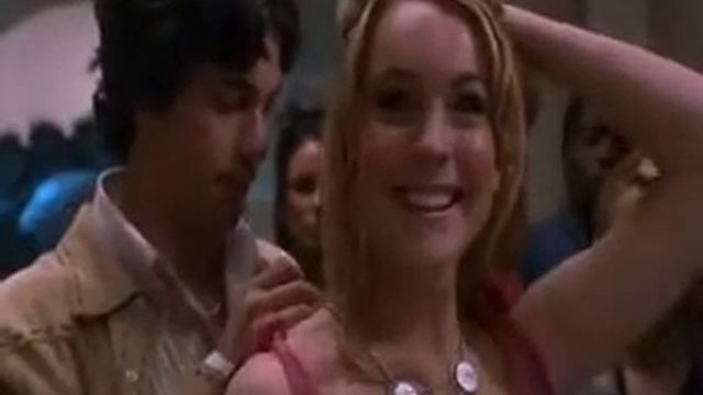 Megan Fox falls into a water fountain смотреть онлайн