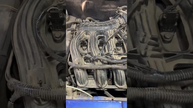 Как быстро найти подсос воздуха ваз. Гаражные движения #авто #automobile #2024 #shorts смотреть онлайн