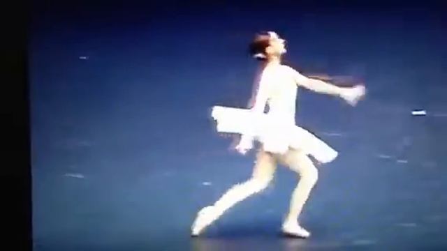 Daphné Gestin Adam: "La Flûte" from Serge Lifar's "Suite en Blanc" (Opéra Garnier) смотреть онлайн