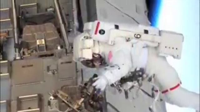 Space Walk смотреть онлайн