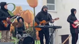 Сегодня праздник у девчат,сегодня будут танцы!