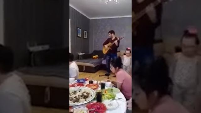 Берик Алматы - Закрой за мной дверь (акустика) смотреть онлайн