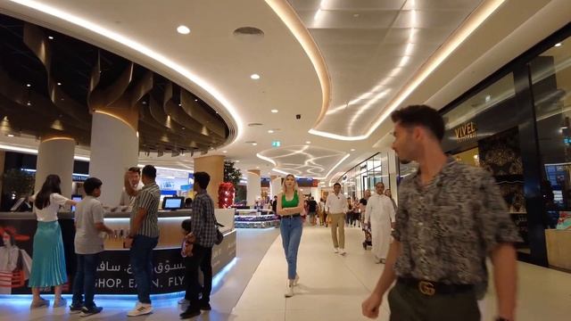 The Dubai Mall Food Court | Lower Ground Level | Walking Tour смотреть онлайн