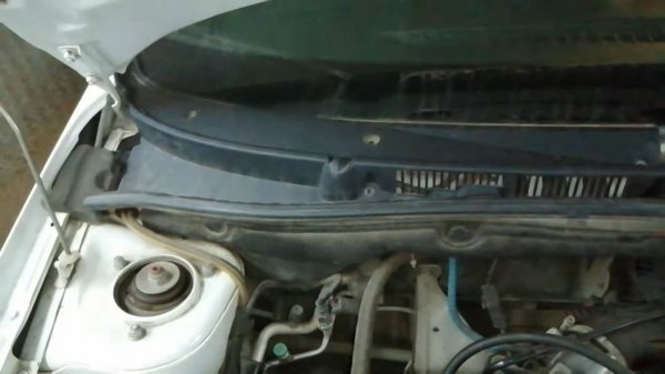 Чтобы вода не попадала в салон Лада Гранта.