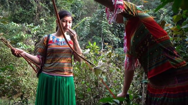 Primitive Life - Two Brave Ethnic Girls Kidnap The Forest People - Primitive Suvival смотреть онлайн