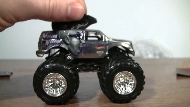 Hot Wheels Monster Jam MOHAWK WARRIOR Chrome 2017 Unboxing смотреть онлайн