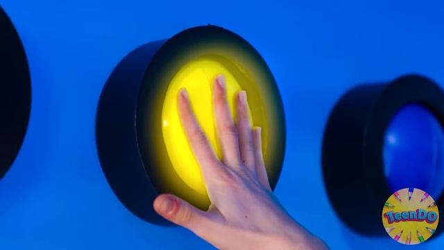 1000 Mystery Buttons Challenge Only 1 Lets You Escape | Prank Wars by TeenDO Challenge смотреть онлайн