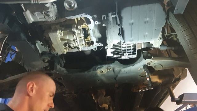 replacement of the oil seal of the axle shaft and the oil pan . смотреть онлайн
