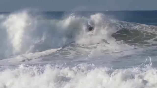 Incredible surf of brave people on the waves (slowmo) смотреть онлайн