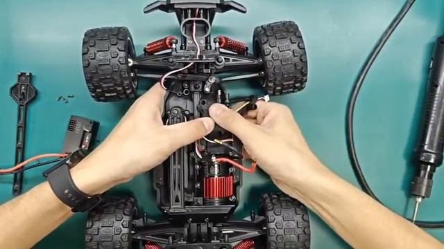 DEERC 1213 replace the servo смотреть онлайн