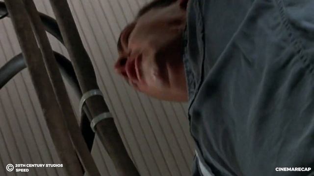 Rookie Cop Must Keep Bus Faster Than 50 MPH, Or It will Explode смотреть онлайн