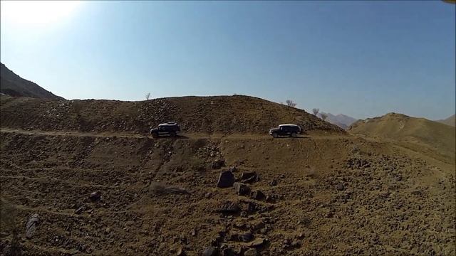 R17 Rocks and Sand Offroading with FJ Cruiser in Oman/UAE filmed with DJI Phantom смотреть онлайн
