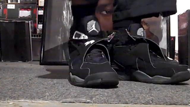 10-02-2010 Shoe #104 of 668 J's. The 2003 Retro Jordan Chrome 8's смотреть онлайн
