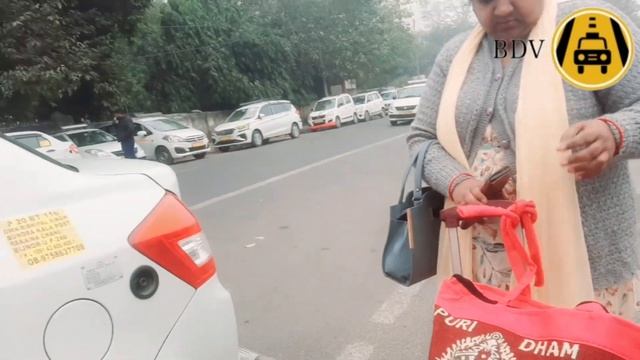 Uber Driver Fight At New Delhi Railway Station. смотреть онлайн
