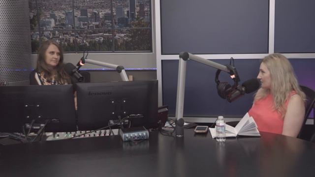 За закрытыми дверями смотреть онлайн