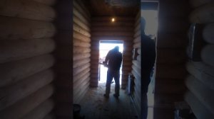 Установка двери в деревянном доме