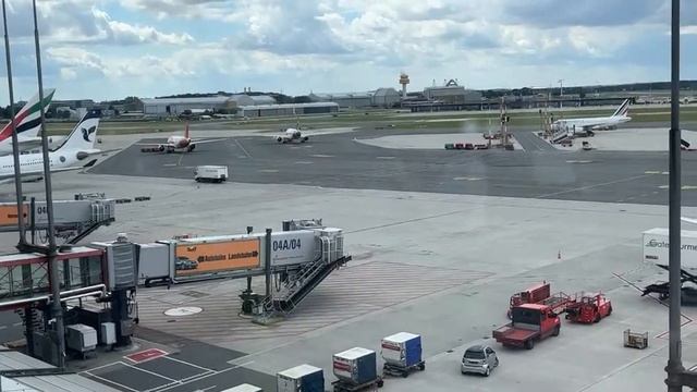 LIVE 🔴 Hamburg International Airport Live | Real Life | Iran Air A330 Takeoff | First Stream смотреть онлайн