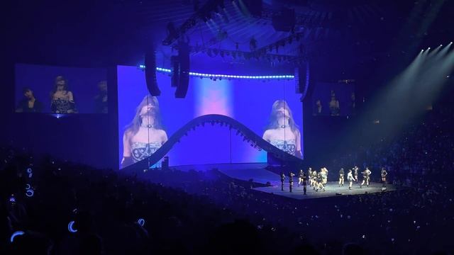 TWICE - "Brave" (Live in Oakland) смотреть онлайн