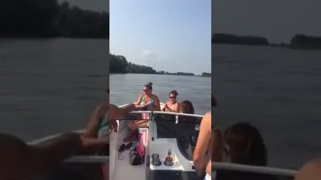 Missouri River boating смотреть онлайн