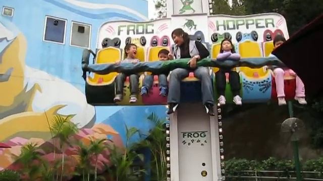 Brave boy Him Him at Ocean Park смотреть онлайн
