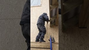 Прорезаем окно в каркасном доме