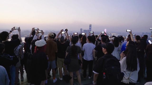 广西柳州不止螺蛳粉，新能源汽车在这里为什么这么流行?柳州探索vlog смотреть онлайн